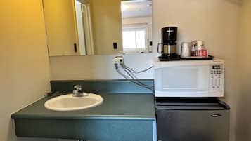 Standard Double Room, 1 Queen Bed | Bathroom