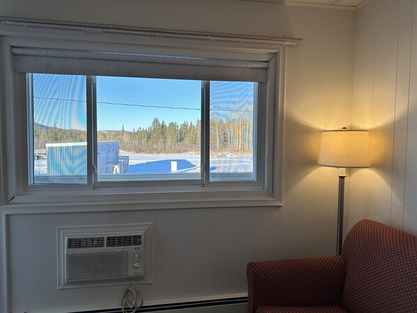 Laptop workspace, free WiFi, bed sheets - White River Motel (White River)