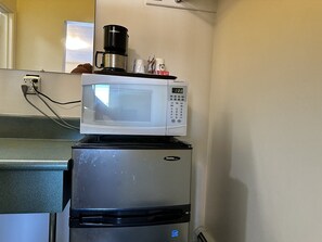 Standard Double Room, 1 Queen Bed | Microwave