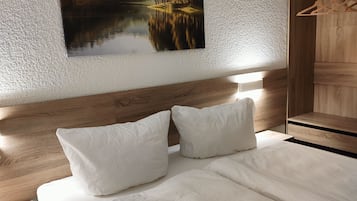 Family Condo, 2 Bedrooms, Non Smoking, Mountain View | Individually decorated, individually furnished, blackout curtains