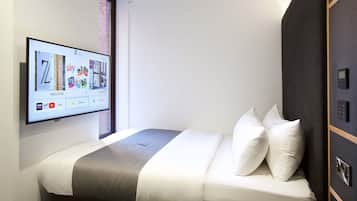 Queen Accessible Room | Individually furnished, desk, laptop workspace, blackout drapes