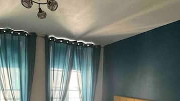 1 habitación, wifi y ropa de cama