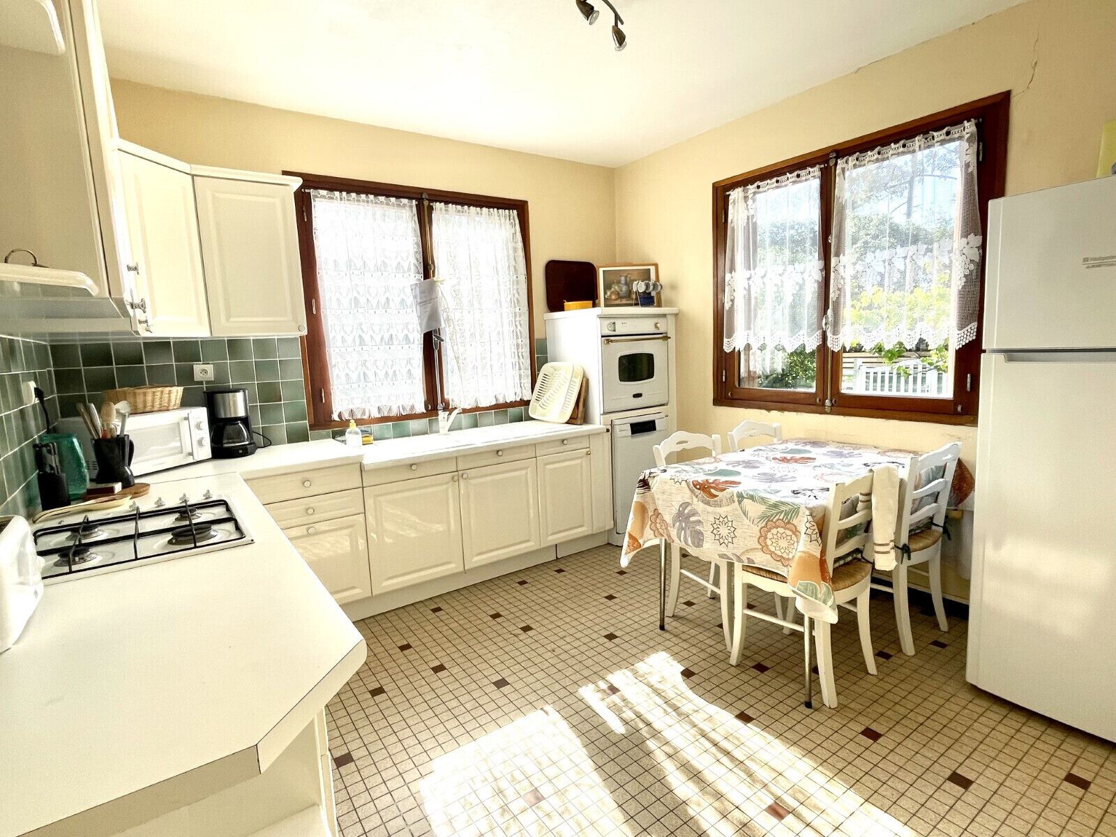 Réfrigérateur, micro-ondes, four, lave-vaisselle