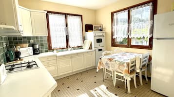 Réfrigérateur, micro-ondes, four, lave-vaisselle