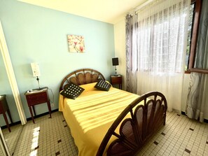 4 bedrooms, iron/ironing board