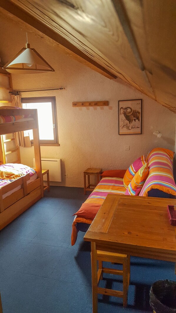 3 bedrooms, iron/ironing board, free WiFi