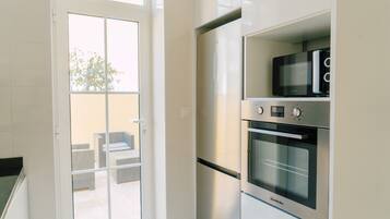 Appartement Confort, 3 chambres, terrasse | Cuisine privée | Micro-ondes, four, plaque de cuisson, lave-vaisselle