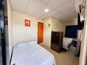 Business Double Room, Multiple Beds | Free WiFi - Suit Las Olas (Puerto Baquerizo Moreno)