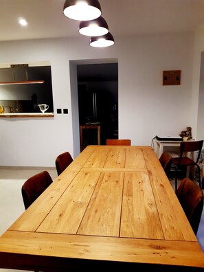 Dining - Maison à la Campagne , Parc Arboré D'oliviers Avec Piscine Privée (Pernes-les-Fontaines)