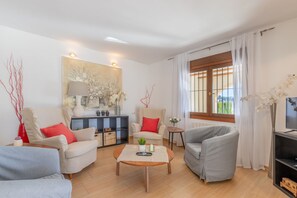 Flat-screen TV - Villa Isabel by Sun & Sea Homes (Moraira)