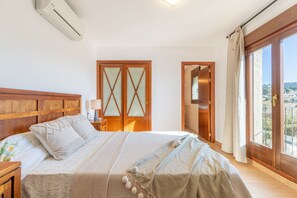 6 bedrooms, iron/ironing board, free WiFi, bed sheets - Villa Isabel by Sun & Sea Homes (Moraira)