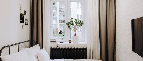 City Apartment, 1 Double Bed, Kitchenette, Courtyard View | 1 bedroom, individually decorated, individually furnished