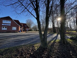 Property grounds - Familientraum mit 9 Zimmern Großem Garten und Waldblick im Herzen Ostfrieslands (Südbrookmerland)