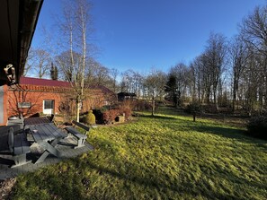Outdoor dining - Familientraum mit 9 Zimmern Großem Garten und Waldblick im Herzen Ostfrieslands (Südbrookmerland)