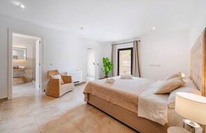 4 chambres, fer et planche à repasser, accès au Wi-Fi (inclus)