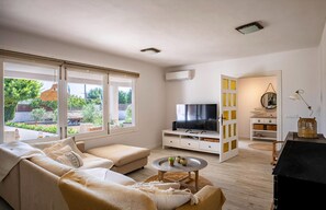 Smart TV, mesa de pingue-pongue