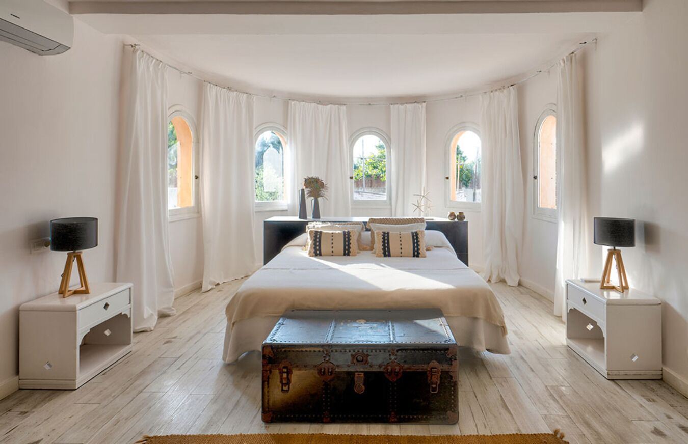 4 slaapkamers, een strijkplank/strijkijzer, gratis wifi, beddengoed