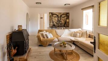 Smart TV, table tennis