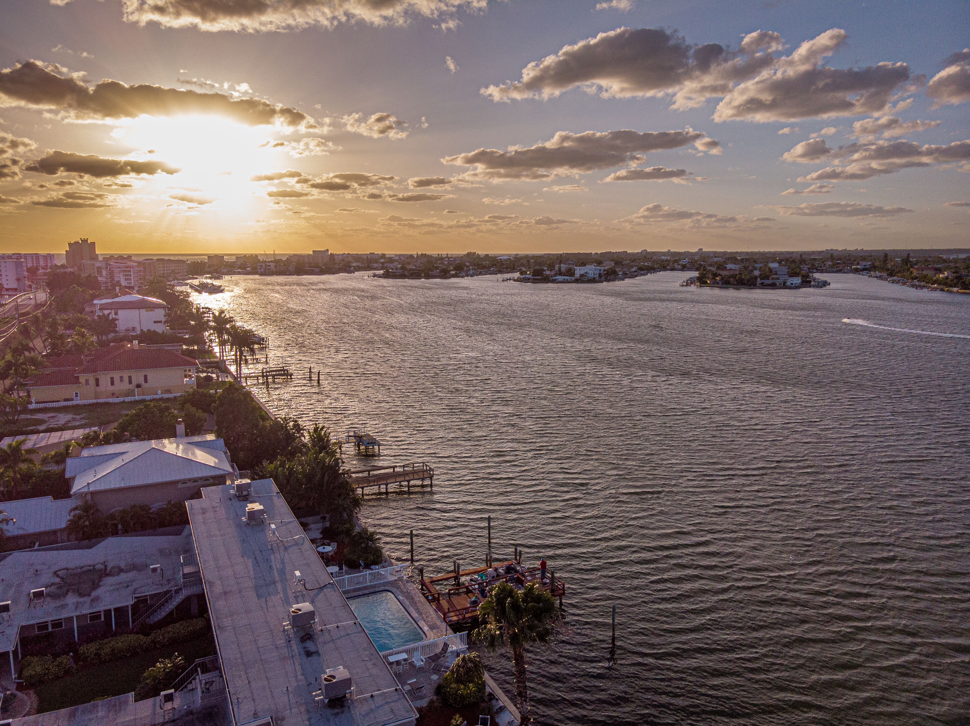 Entire 2BR Condo for Relaxing Sunsets on Water