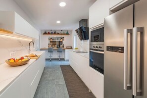 Fridge, oven, dishwasher, dining tables - Charming Villa with Stunning Mountain Views (Pollenca)