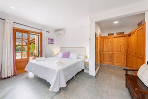 2 slaapkamers, een kluis op de kamer, een strijkplank/strijkijzer