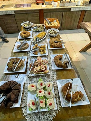 Free daily buffet breakfast 