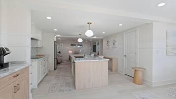 Micro-ondes, four, plaque de cuisson, lave-vaisselle