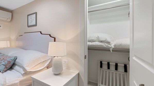 3 habitaciones, tabla de planchar con plancha, wifi y ropa de cama