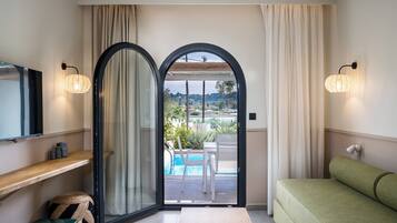 Phòng Suite Deluxe, hồ bơi riêng, quang cảnh biển | Bộ đồ giường kháng dị ứng, két bảo mật tại phòng, phòng cách âm