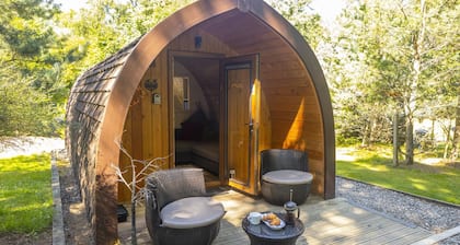 Wee Oak Tree Luxury Lodge with private hot tub