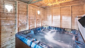 Interior - Wee Oak Tree Luxury Lodge with private hot tub (Drymen)