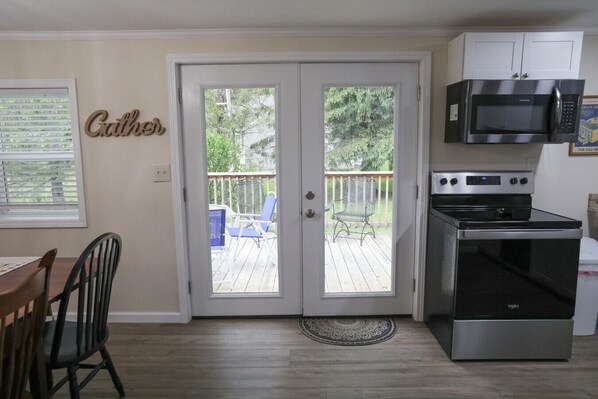 Interior - Peace and Pinecones Cottage by Buffalo Mountain Getaway (Willis)