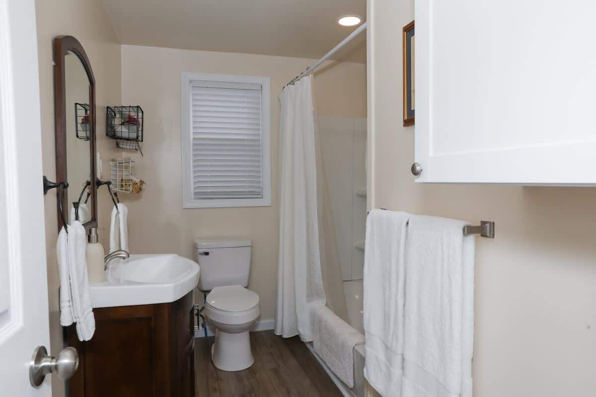 Shower, hair dryer, towels, shampoo