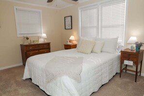 2 bedrooms, desk, iron/ironing board, WiFi