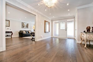 Interior - Cozy Luxury house in Center of North York (Toronto)