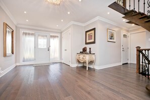 Interior - Cozy Luxury house in Center of North York (Toronto)