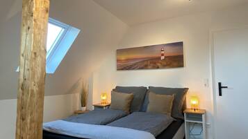 3 bedrooms, desk, travel crib, free WiFi