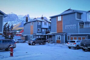 Apartment, 3 Bedrooms | Front of property - Mountain View 3br Loft Walk To Dt King Fireplace (Canmore)
