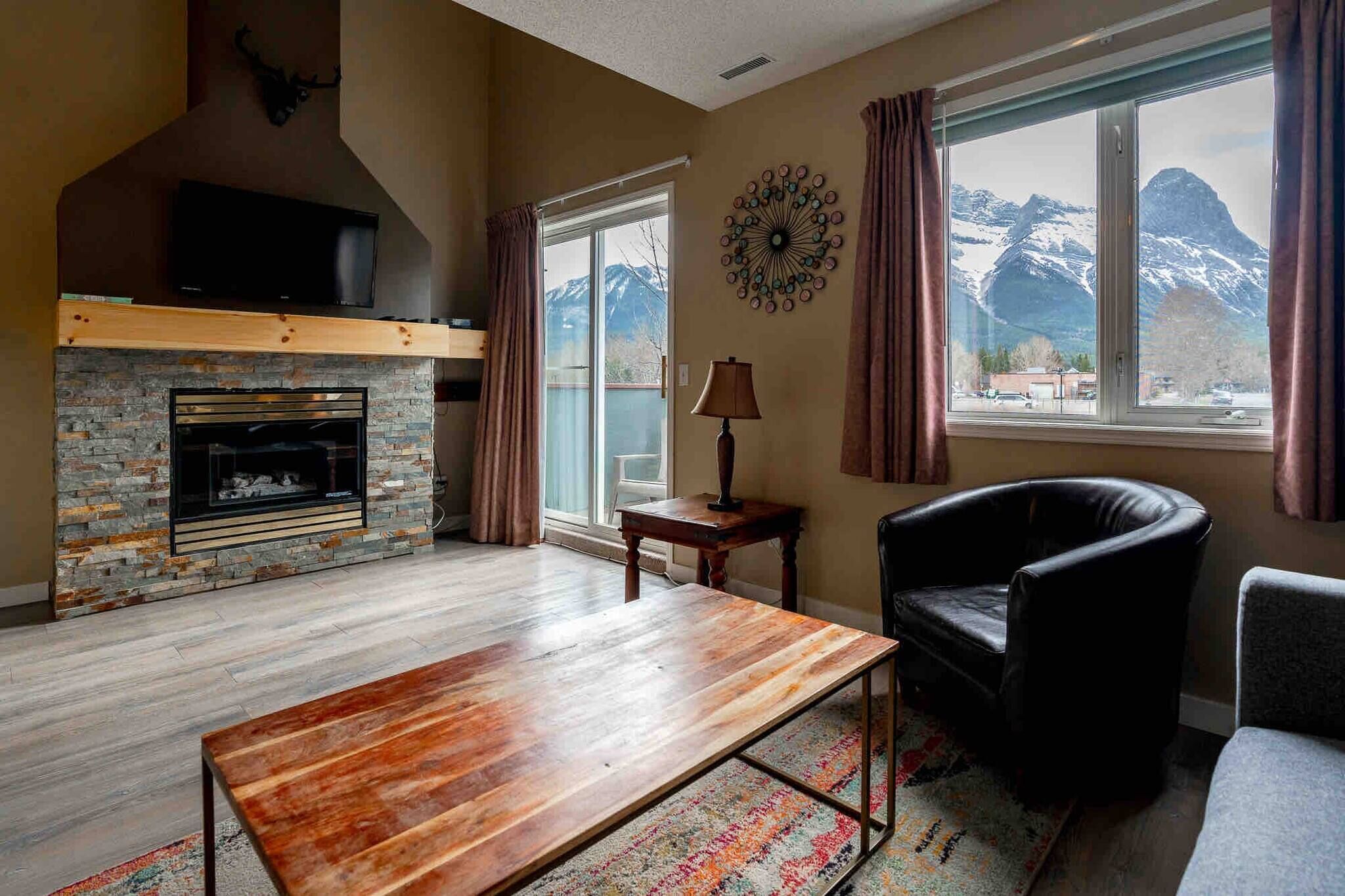 Apartment, 3 Bedrooms | Living room