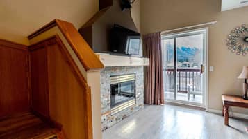 Apartment, 3 Bedrooms | Living area
