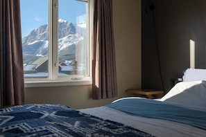 Apartment, 3 Bedrooms | 3 bedrooms - Mountain View 3br Loft Walk To Dt King Fireplace (Canmore)
