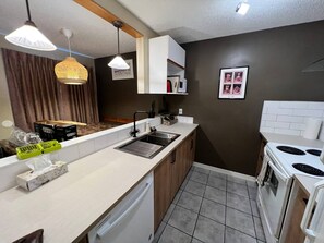 Apartment, 3 Bedrooms | Interior - Mountain View 3br Loft Walk To Dt King Fireplace (Canmore)