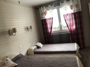 2 bedrooms, iron/ironing board, travel crib, free WiFi