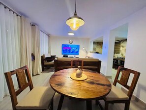 Dining - The Prime Escape Rustic experience at this centrally-located home.
(Arusha)