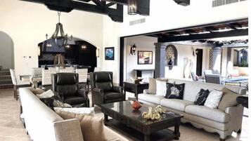 Télévision, cheminée