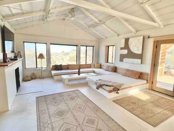 2 bedrooms - Casa Myka: Secluded Pioneertown Retreat w/ Hot Tub (Yucca Valley)