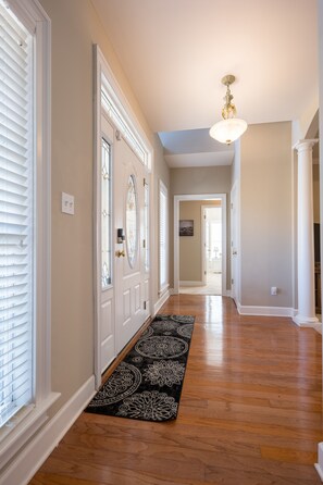 Interior - Arbor Run Oasis: Southern Charm & Modern Elegance (Valdosta)