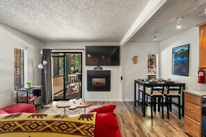 Télévision, cheminée