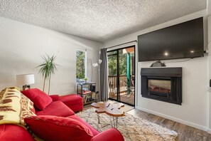 Télévision, cheminée