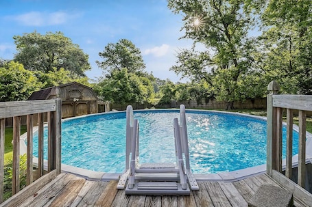 Pool. Chatt Vistas Oasis-3bdrm-5m to TN-Pool-Deck-BBQ-FirePit